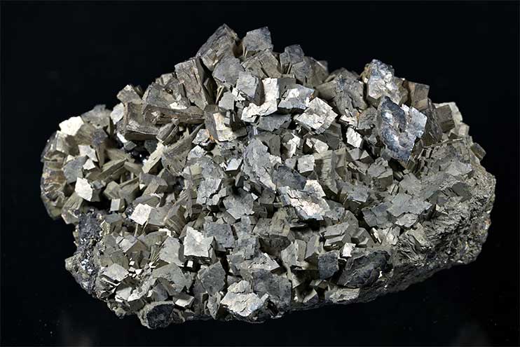毒の原料となる鉱物·硫砒鉄鉱